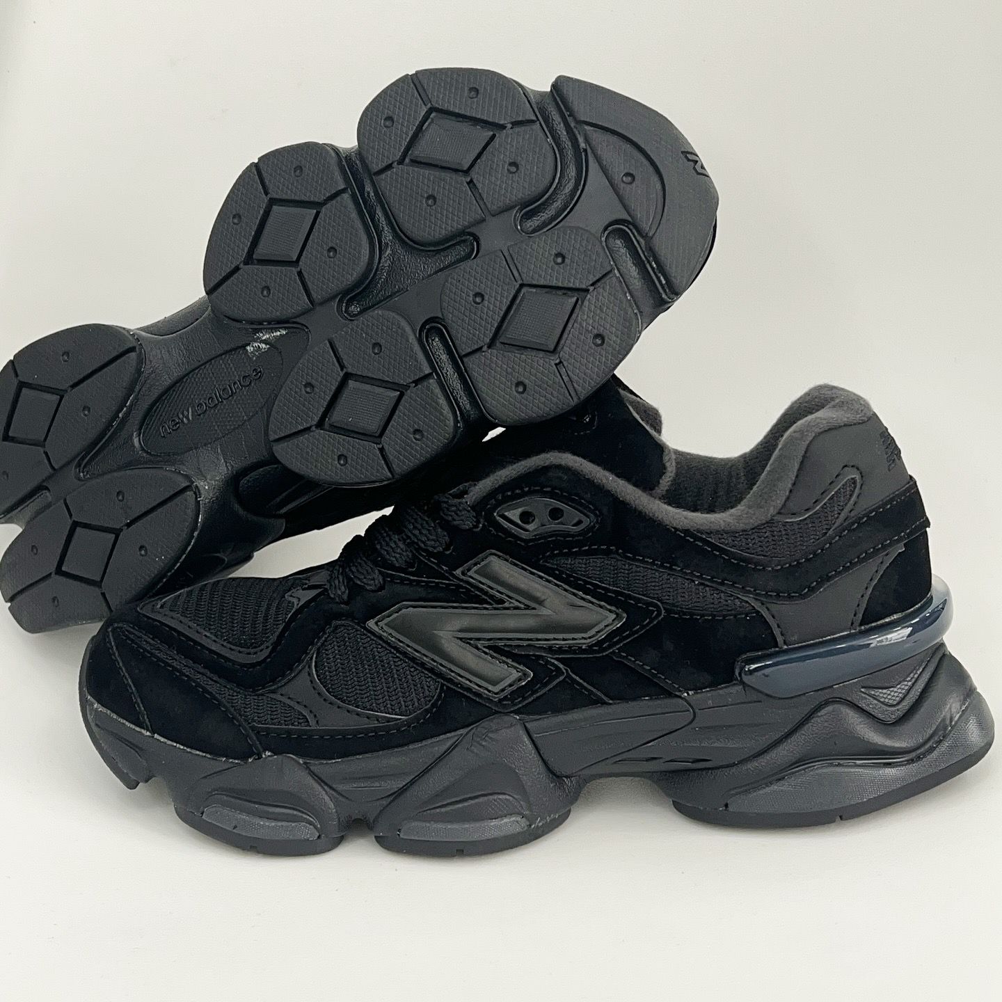 NEW BALANCE 9060 NEGRO