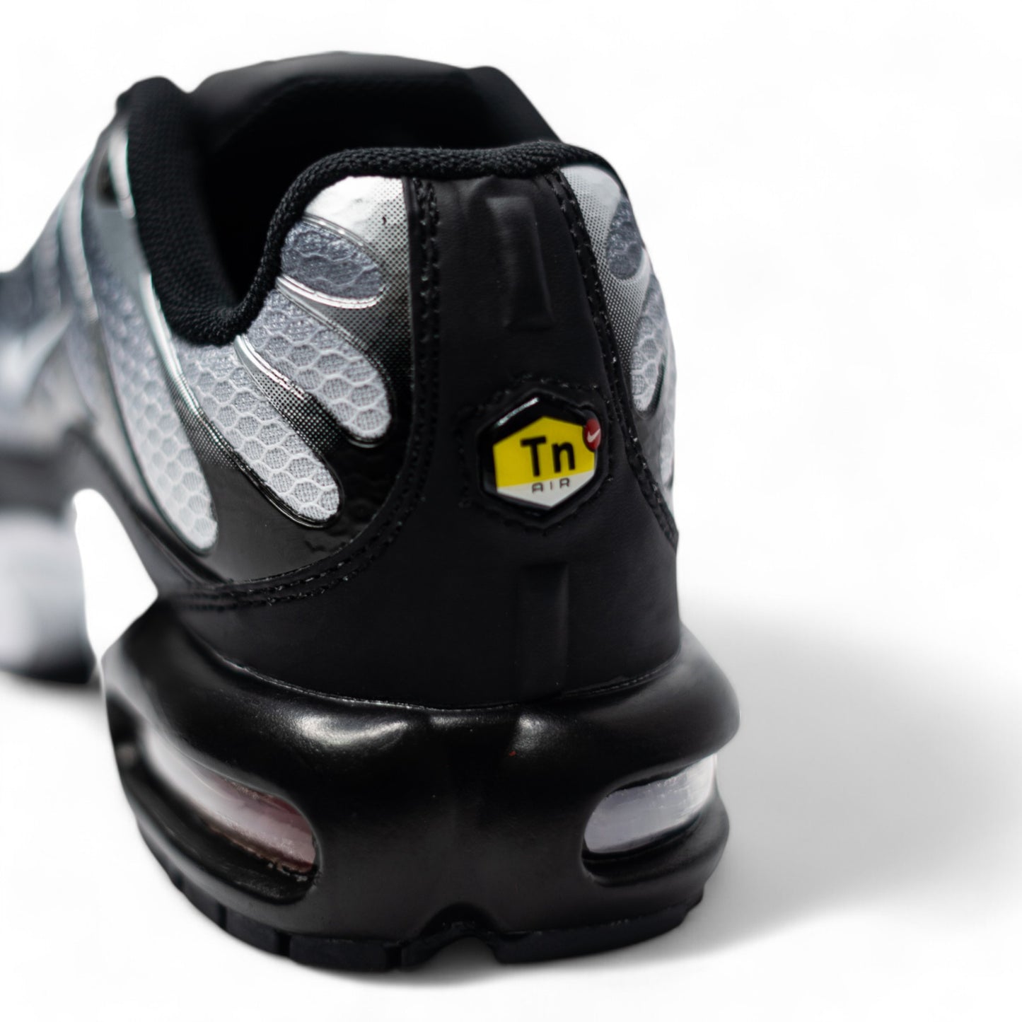 NIKE TN AIR NEGRO GRIS