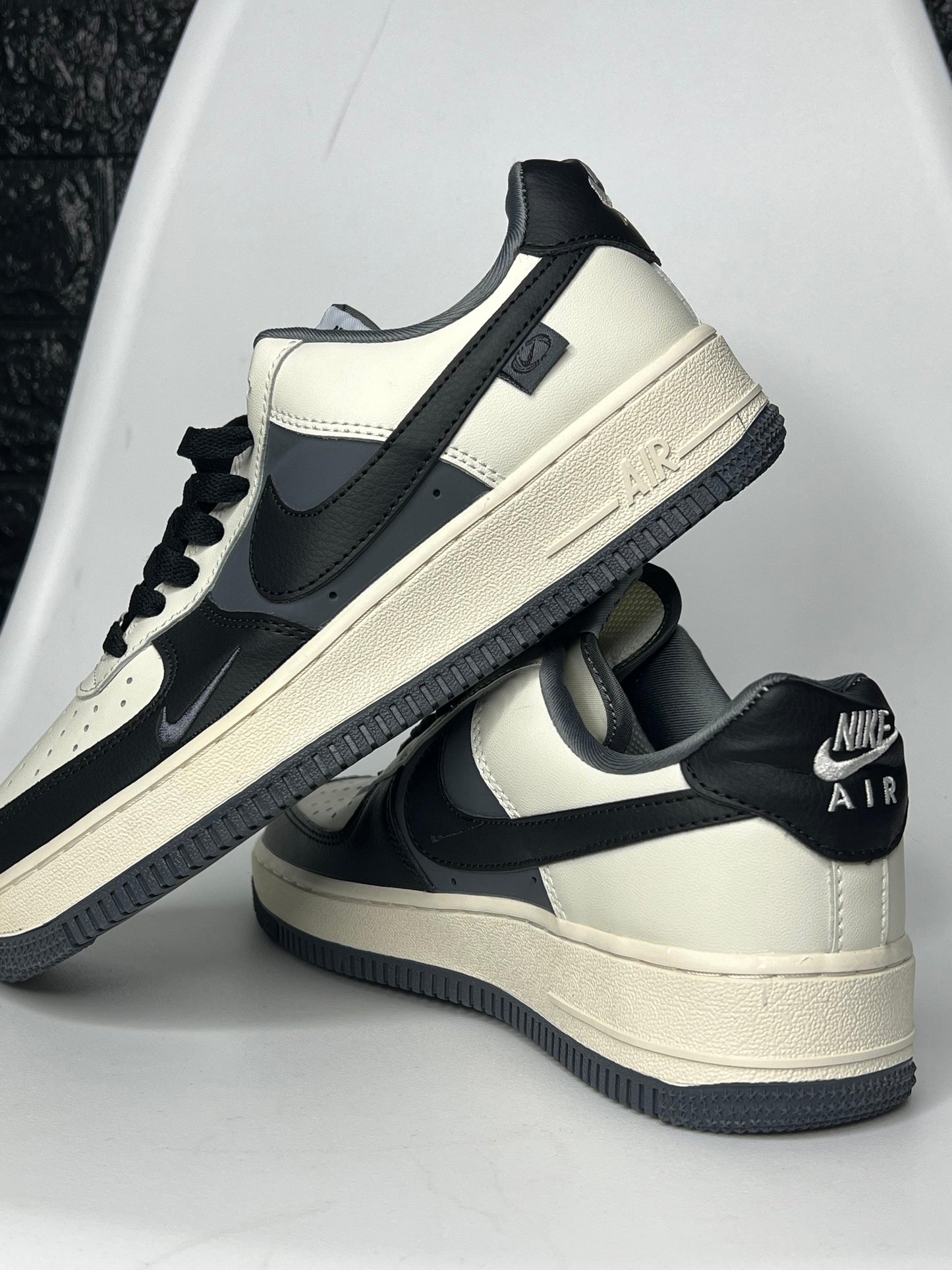AF1 NEGRO/BEIGE