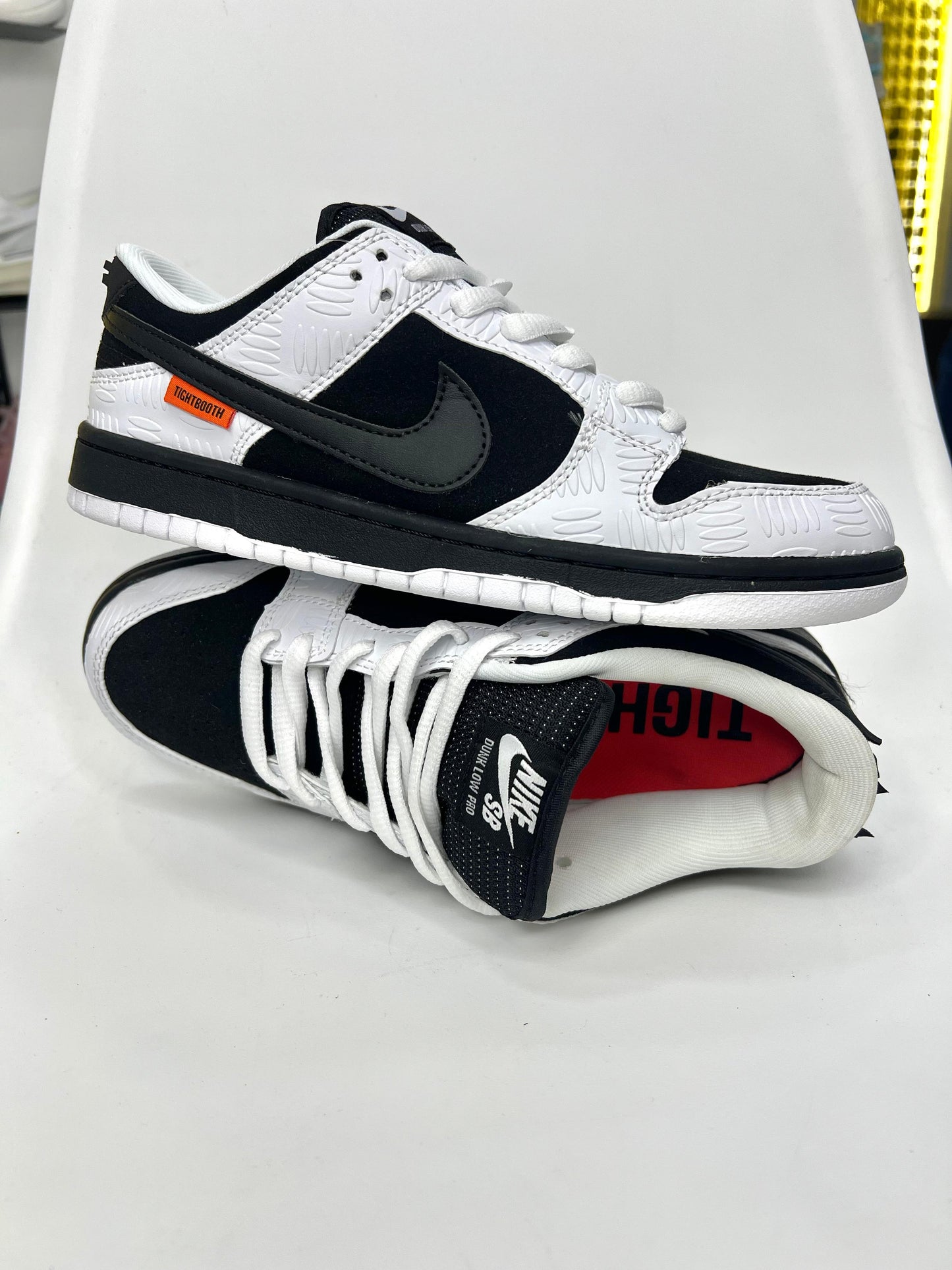 NIKE SB DUNK LOW PRO