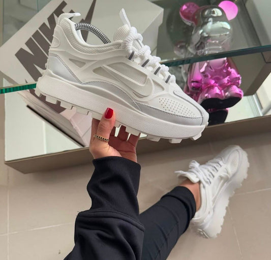 NIKE BAILLELI TODO BLANCO
