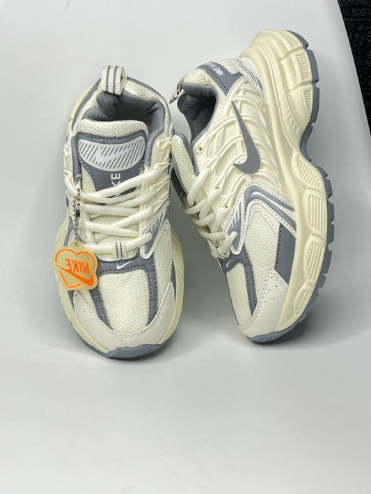 NIKE SKATE BEIGE